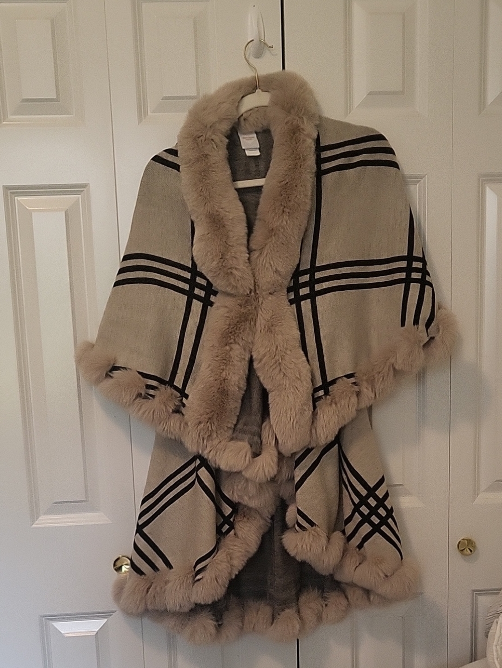 Beige Plaid Faux-Fur Trim Cape - Women's Cozy Wrap Large